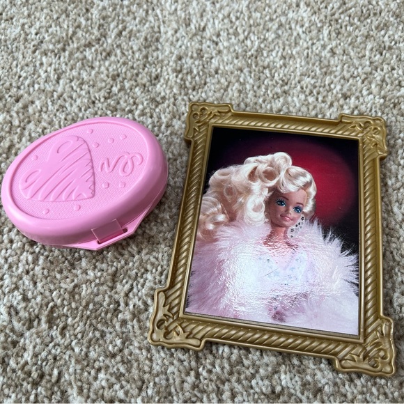 Vintage Barbie Dollhouse Furniture and Accessories - Picture 7 of 8